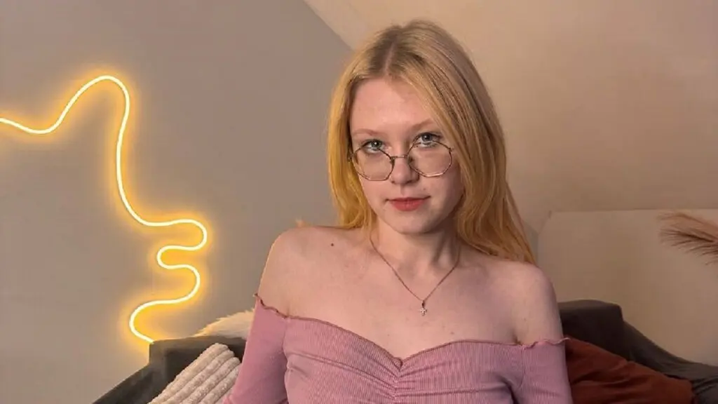 EmiliaDunn's live cam