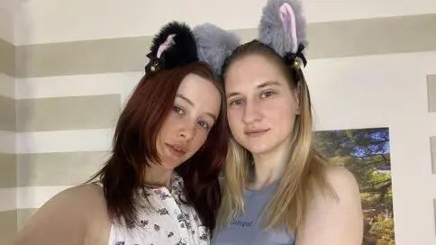 EsmaAndMatia's live cam