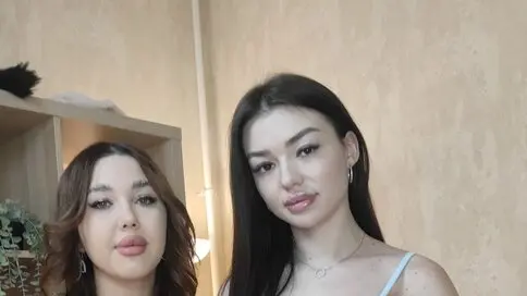 LiliAndJessie's live cam