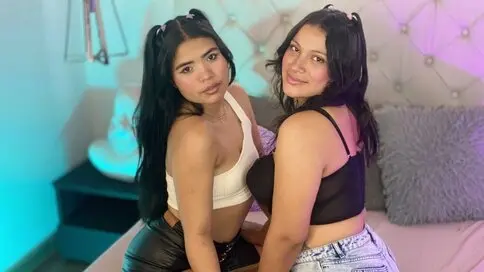 SophiaandMila's live cam